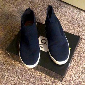 Dolce Vita blue suede women’s sneaker. Size 8